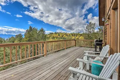 Image de Near Hiking: Mtn-View Conifer Cabin w/ 2 Decks