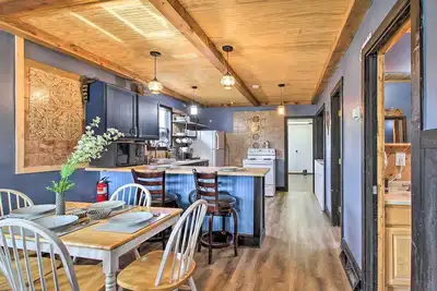 Image de Quaint Ironton Getaway w/ Fire Pit, Gas Grill!