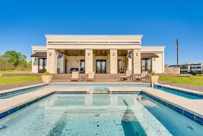 Image de Stunning Ranch Villa: Private Pool & Hot Tub!