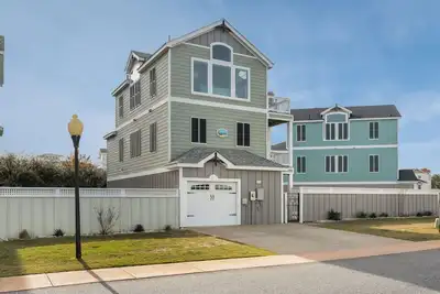 Image de TJs Beach Bungalow:Private & community pool, hot tub, dog friendly and elevator!