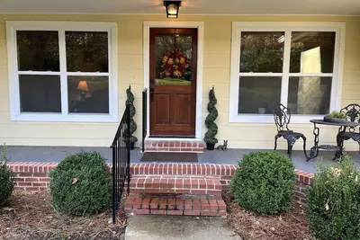 Image de Cute house in middle of Oxford! So close to Ole Miss. Convenient to everything.