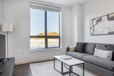 Image de Lovely Newton 2br w/ W/D & Gym, nr Newtonville T, by Blueground