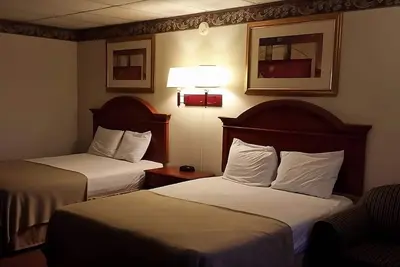 Image de Bring the Whole Family! 3 Relaxing Units, Swimming Pool, Free Breakfast!