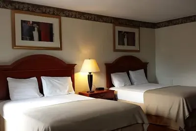 Image de Best Find! 3 Budget-Friendly Units, Offers Free Breakfast & Free Parking!
