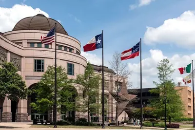 Image de 2 Relaxing Units w/ Free Parking! Close to Bartholomew Park, Pets Allowed!