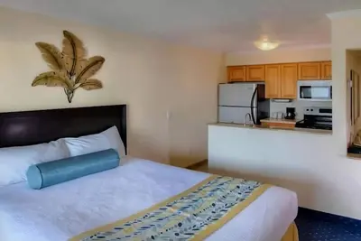 Image de Convenient Stay in Florida! Private Balcony + Living Area | Free Parking + Pool