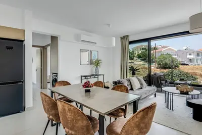 Image de Sanders Elgio - Généreux appartement 2 chambres avec balcon