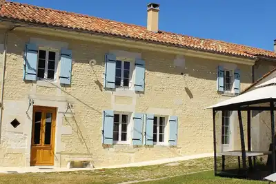 Image de Gîte charentais avec cour privative, baby-équipement, télétravail, vélos, Bbq, animaux acceptés