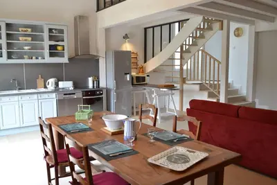 Image de Maison de vacances spacieuse à la campagne avec jardin clos, Wifi, vélos gratuits et équipements bébé.