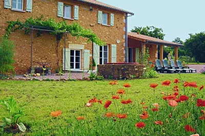 Image de Gîte La Queue Rousse - Maison Ancienne avec Cheminée et Jardin Clôturé