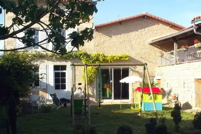 Image de Maison de caractère avec jardin, terrasse et équipements famille - Proche plan d'eau et forêt