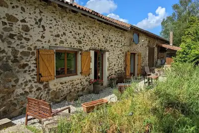 Image de Spacieuse maison à Massignac avec jardin privatif