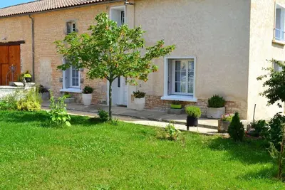 Image de Gîte rénové 19ème siècle, 3 chambres, jardin privé, cheminée, internet, jeux, vélos adultes, parking
