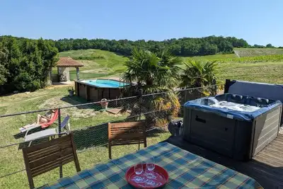 Image de Maison isolée avec piscine privée et spa, Charente
