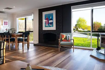 Image de Indus- a bright and welcoming home, fantastic location