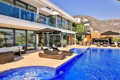 Image de Villa Manila – 4 Bedroom in Breathtaking Kalamar Location