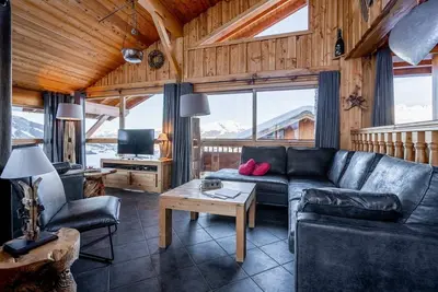Image de Luxury chalet (14p) 7 bedrooms, 5 bathrooms, bar & sauna. In the centre of Vallandry, with a beautiful view