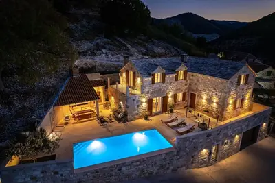 Image de New Villa Ani! Traditional and luxurious 4-bedroom villa with heated pool and sea views.