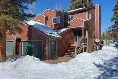 Image de Experience The Royal Escape with stunning mountain views.