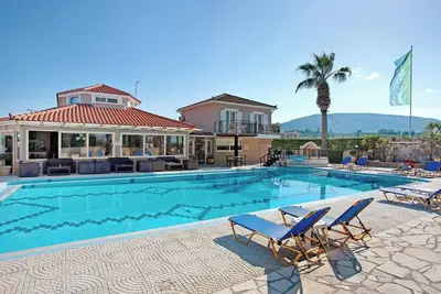 Image de Appartement \"Paradise Zante One Bedroom Suite\" avec piscine partagée et Wi-Fi