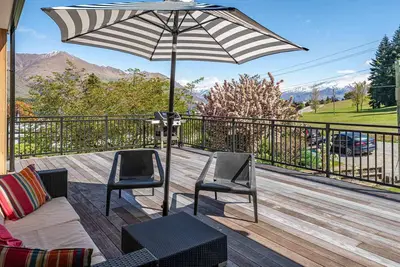 Image de Elevated Mountain Views