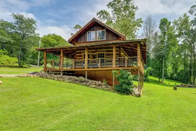 Image de Stunning Creekside Cosby Cabin w/ Deck + Fire Pit!