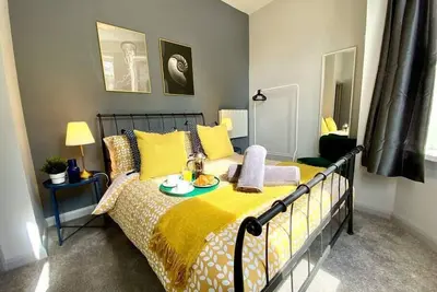 Image de Trendy Apartment - 5 minute walk to the beach!