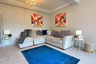 Image de Beautiful 4 Bedroom house -5 min walk to the beach
