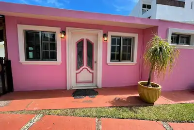 Image de Pink villa with lake view & 5 min to the beach