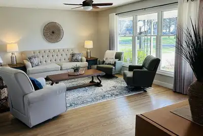 Image de Peaceful Haven ~ 4 Br, 5 Beds/5 TVs ~ Pet friendly
