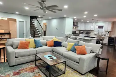 Image de \"Charlie's on the North Channel\" Beautiful Home