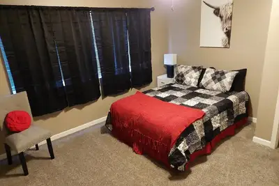 Image de New! ! ! The Uptown Oasis. . . seconds from Uptown Marion! ! !
