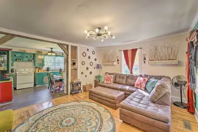 Image de Colorful Bakersville Cottage: Views, Pets Allowed!