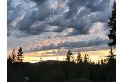 Image de Two Trees Campsite, Picnic table and Fire pit.
