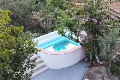 Image de Take it easy at this unique and tranquil getaway.