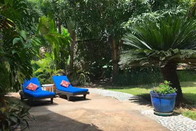 Image de Unique & private 1-bedroom garden suite