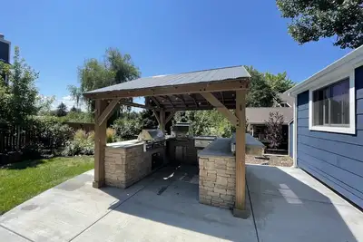 Image de Willow Creek Oasis with Amazing Outdoor Kitchen