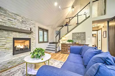 Image de Chic Brevard Cabin - Nature, Trails, & Water!