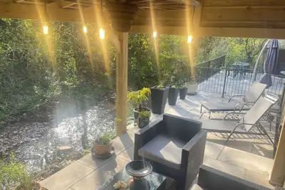 Image de Riverside Two Bedroom Townhouse in Abergavenny with Car Charger.