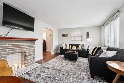 Image de Open Floor 3-Bedroom Home⭐️15min to Dtwn🚗Private Garage🫃Kids Friendly