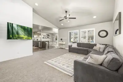 Image de 6 Bedroom Rambler Near Uvu, Byu, & Golf Course