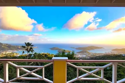 Image de 6 Bedroom Ensuite Villa with Ocean Views, Private Saltwater Pool, Tropical Gardens