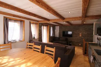 Confortable appartement 12 pers avec balcons, parking, proche village et pistes