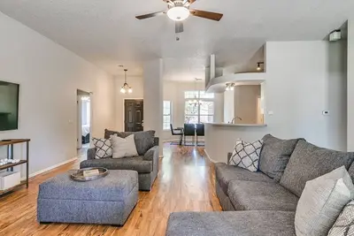 Image de Your Serene Haven in the Bustling Heart of Edmond