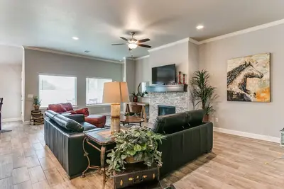 Vibrant and Fun in Cul De Sac