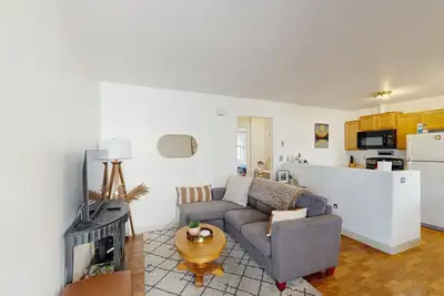 Image de Modern apartment in convenient midtown location with WiFi & full kitchen