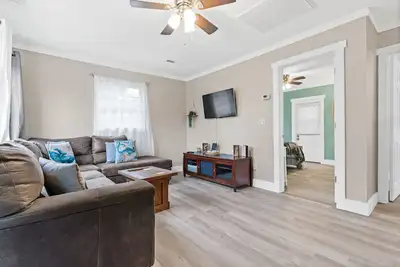 Image de Cottage Walking Distance to the Beach