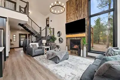 Image de Make Time Lodge- Clubhouse Access, Outdoor fireplace/Seating, Hot Tub, & Garage