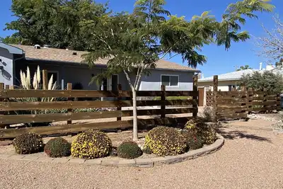 Image de Abq Uptown French Country Haven