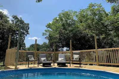 Image de Longhorns, Heated Swim Spa, Hot Tub, Sauna, Pickleball, Game & Poker Rooms